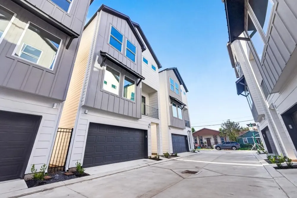 902 Kern St #B Houston, TX 77009