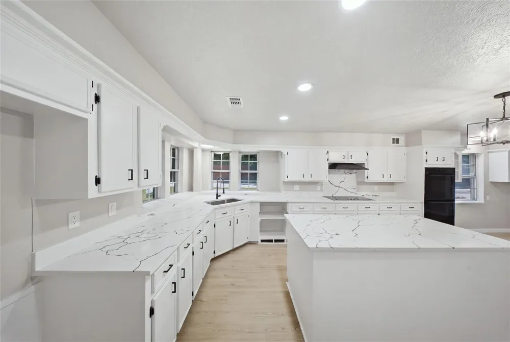 13903 Charlynn Oaks Dr Houston, TX 77070