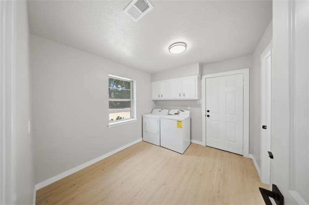 13903 Charlynn Oaks Dr Houston, TX 77070
