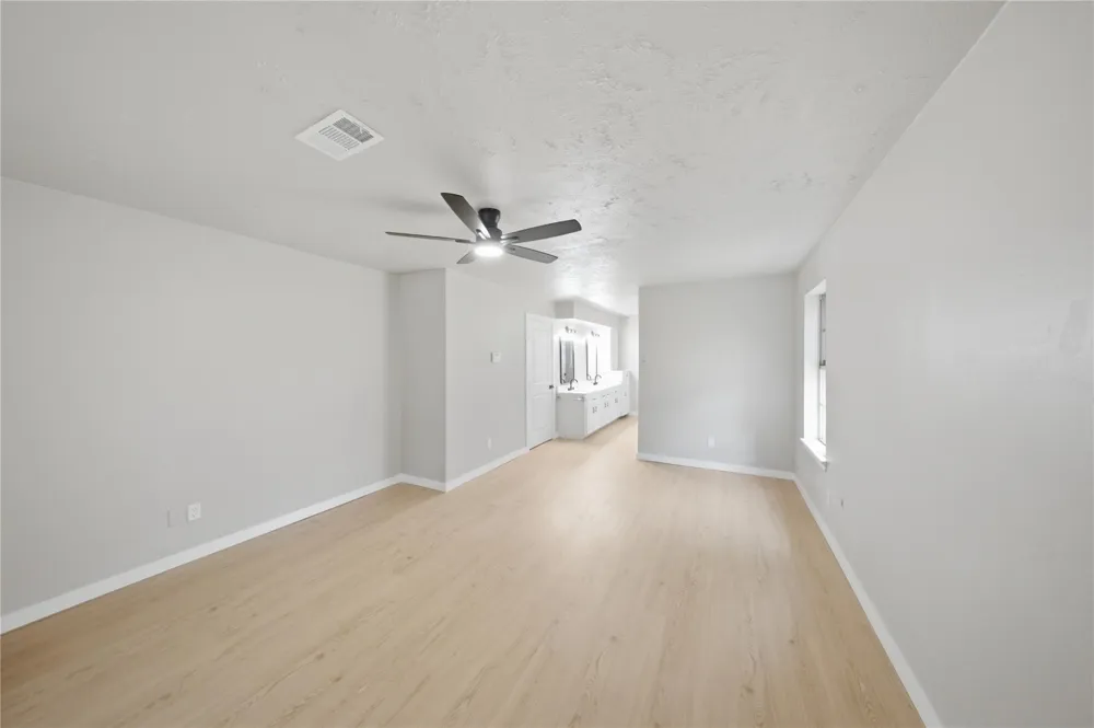 13903 Charlynn Oaks Dr Houston, TX 77070