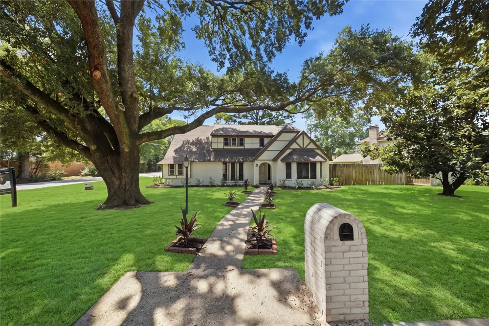 13903 Charlynn Oaks Dr Houston, TX 77070