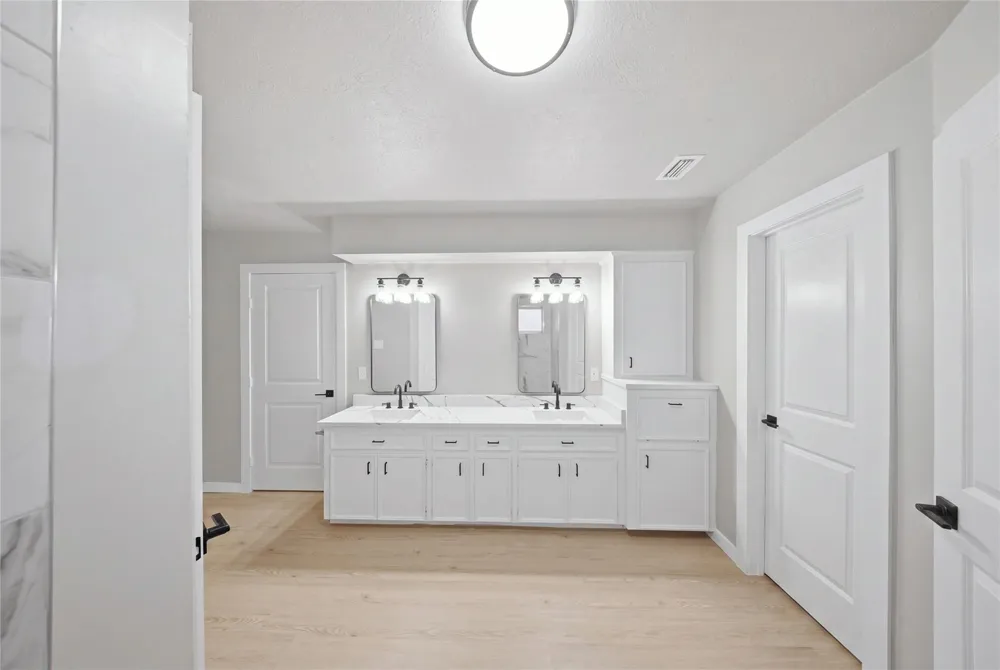 13903 Charlynn Oaks Dr Houston, TX 77070