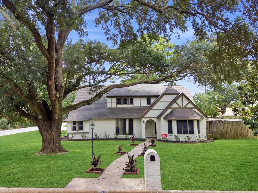 13903 Charlynn Oaks Dr Houston, TX 77070