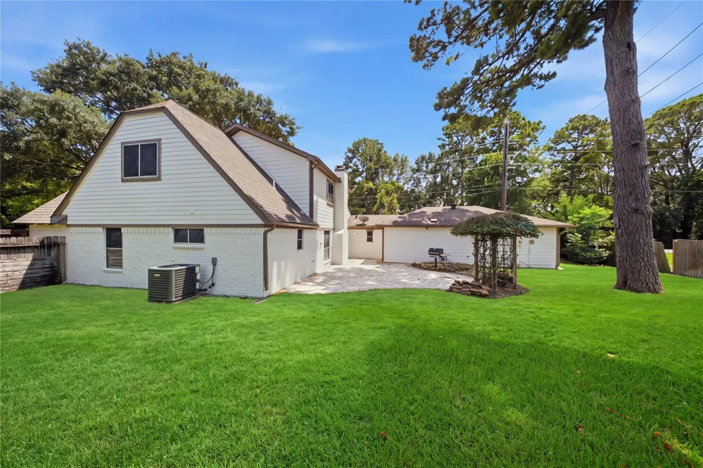 13903 Charlynn Oaks Dr Houston, TX 77070