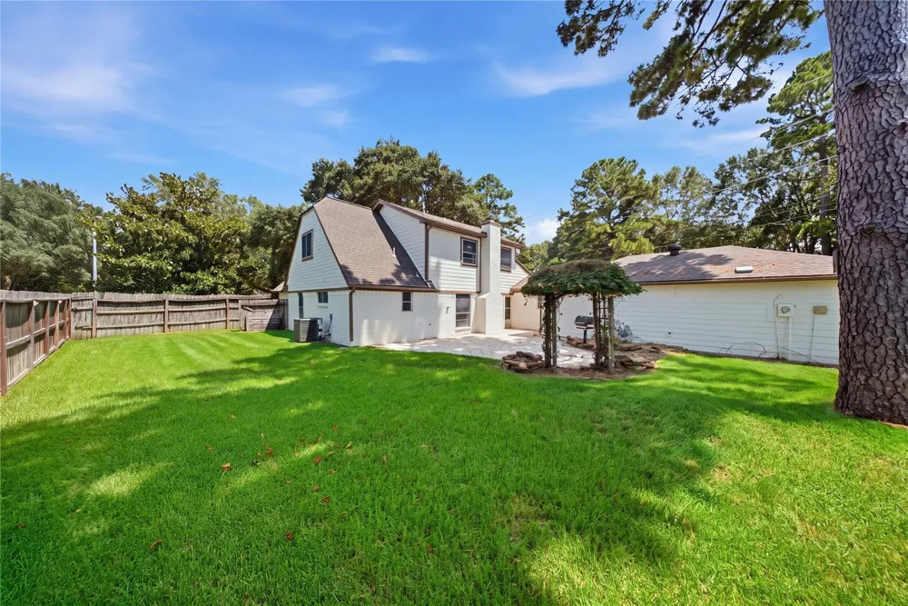 13903 Charlynn Oaks Dr Houston, TX 77070