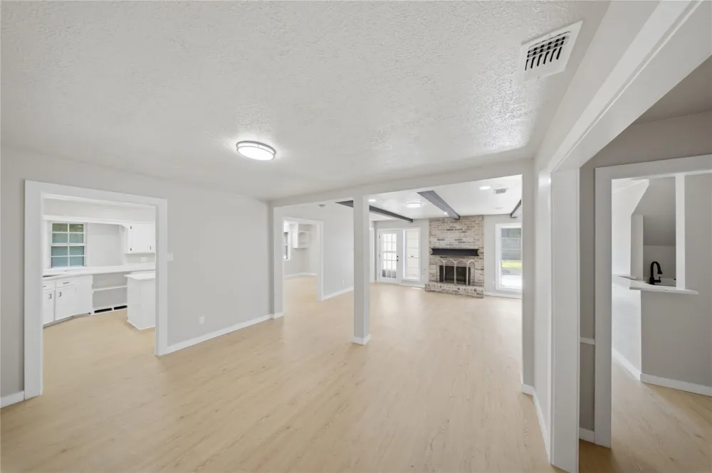 13903 Charlynn Oaks Dr Houston, TX 77070