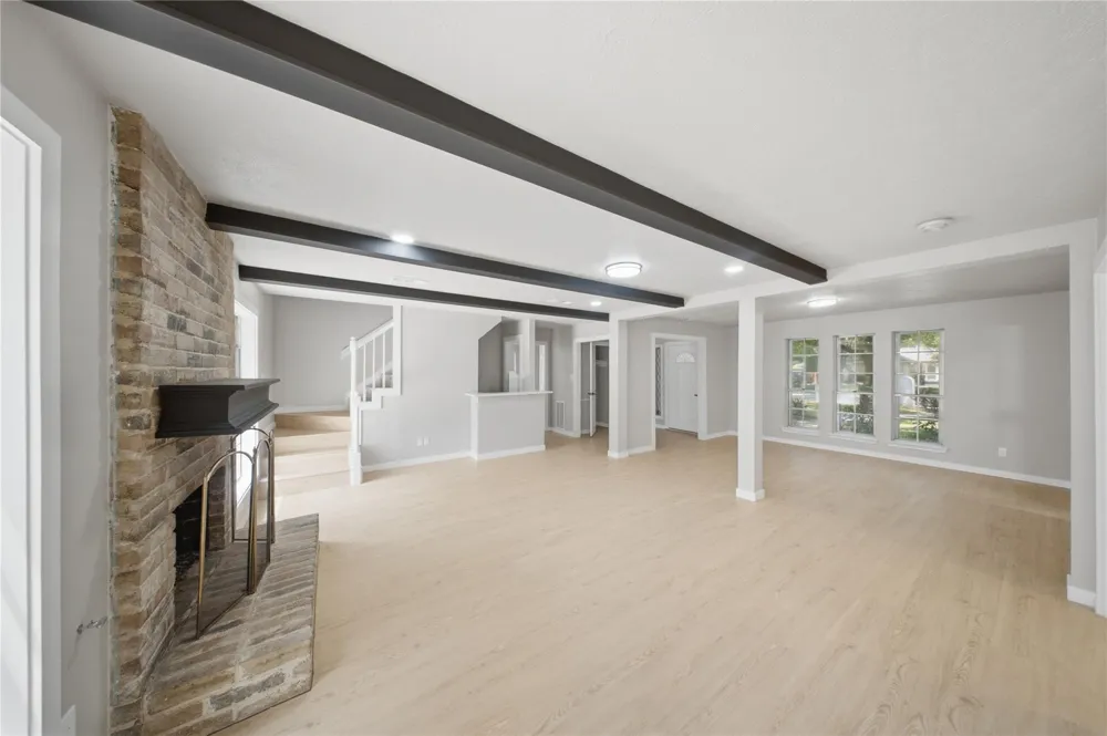 13903 Charlynn Oaks Dr Houston, TX 77070