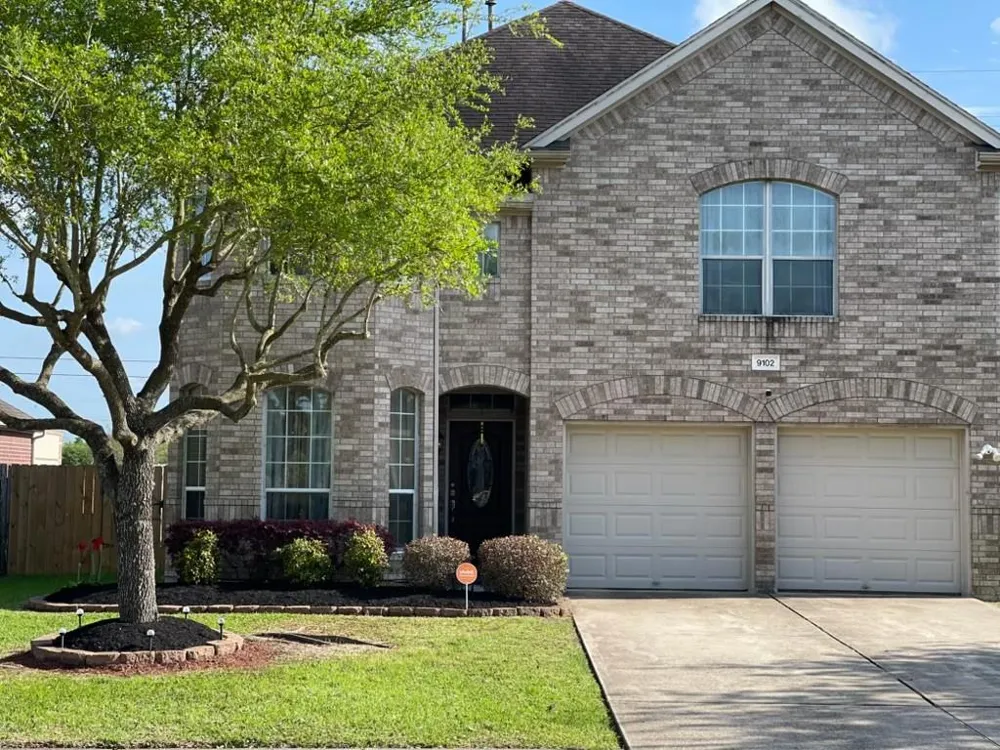 9102 Sunrise Trl Pearland, TX 77584