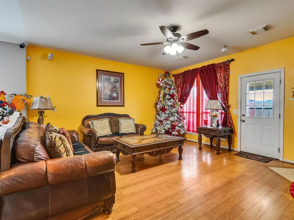 9102 Sunrise Trl Pearland, TX 77584