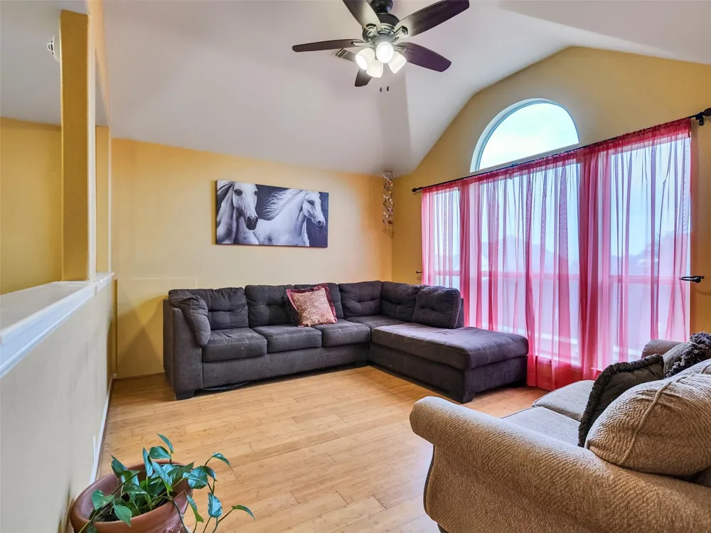 9102 Sunrise Trl Pearland, TX 77584