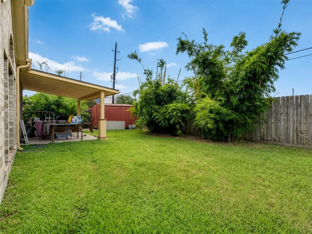 9102 Sunrise Trl Pearland, TX 77584