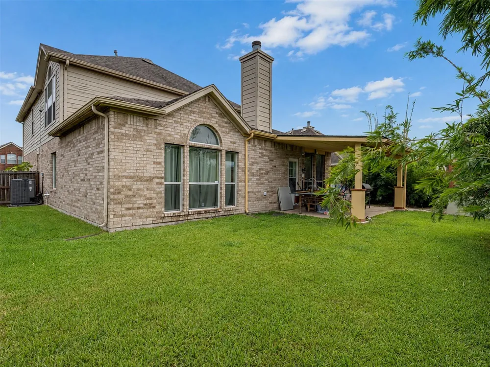 9102 Sunrise Trl Pearland, TX 77584