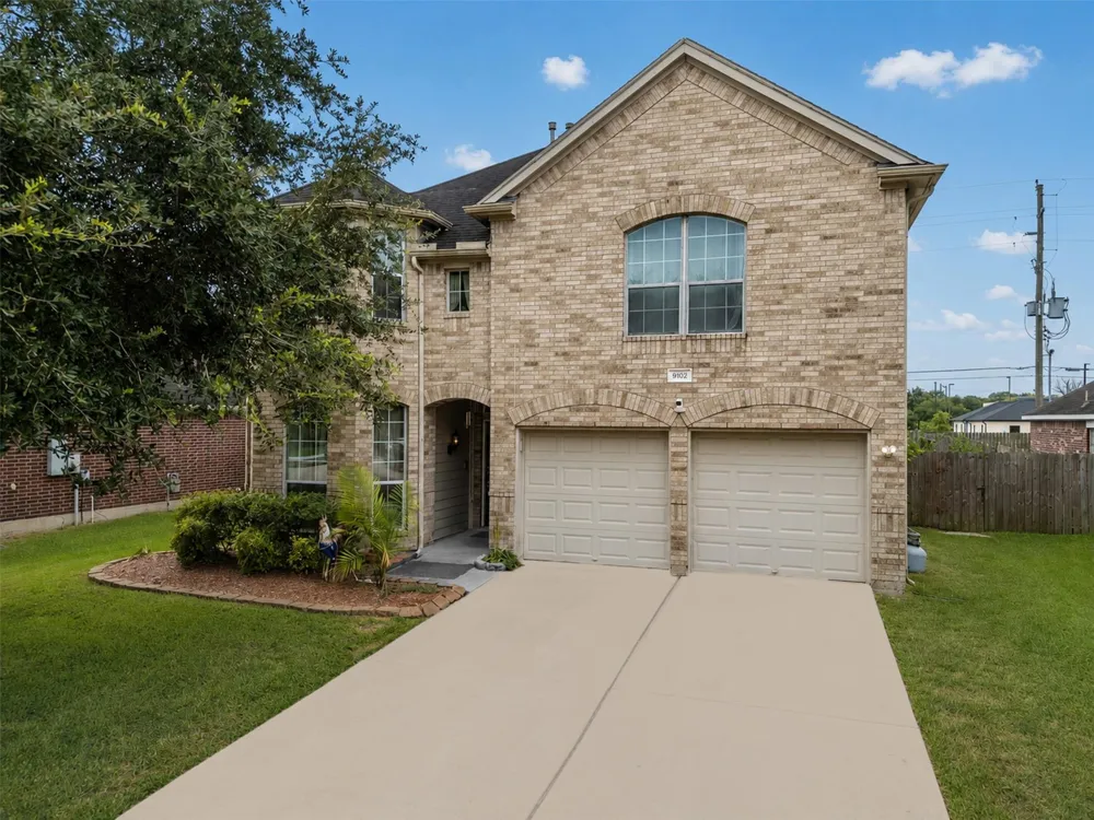 9102 Sunrise Trl Pearland, TX 77584