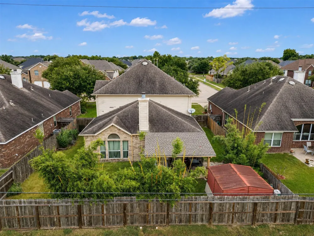 9102 Sunrise Trl Pearland, TX 77584