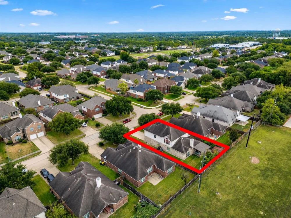 9102 Sunrise Trl Pearland, TX 77584