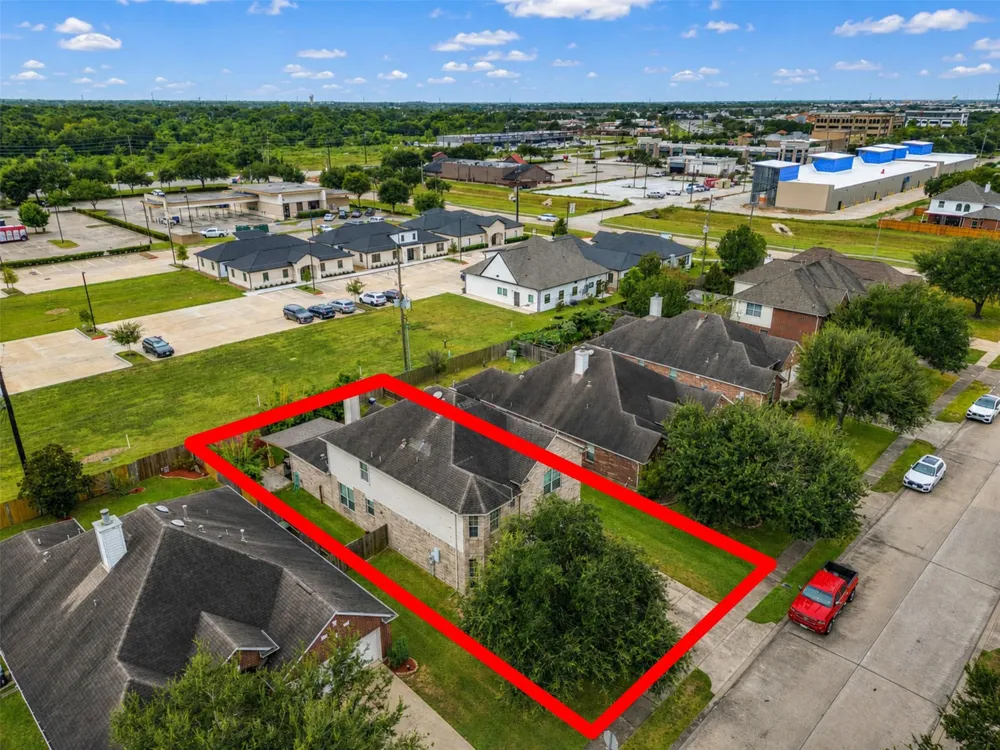 9102 Sunrise Trl Pearland, TX 77584