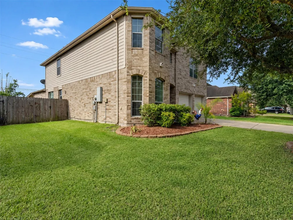 9102 Sunrise Trl Pearland, TX 77584