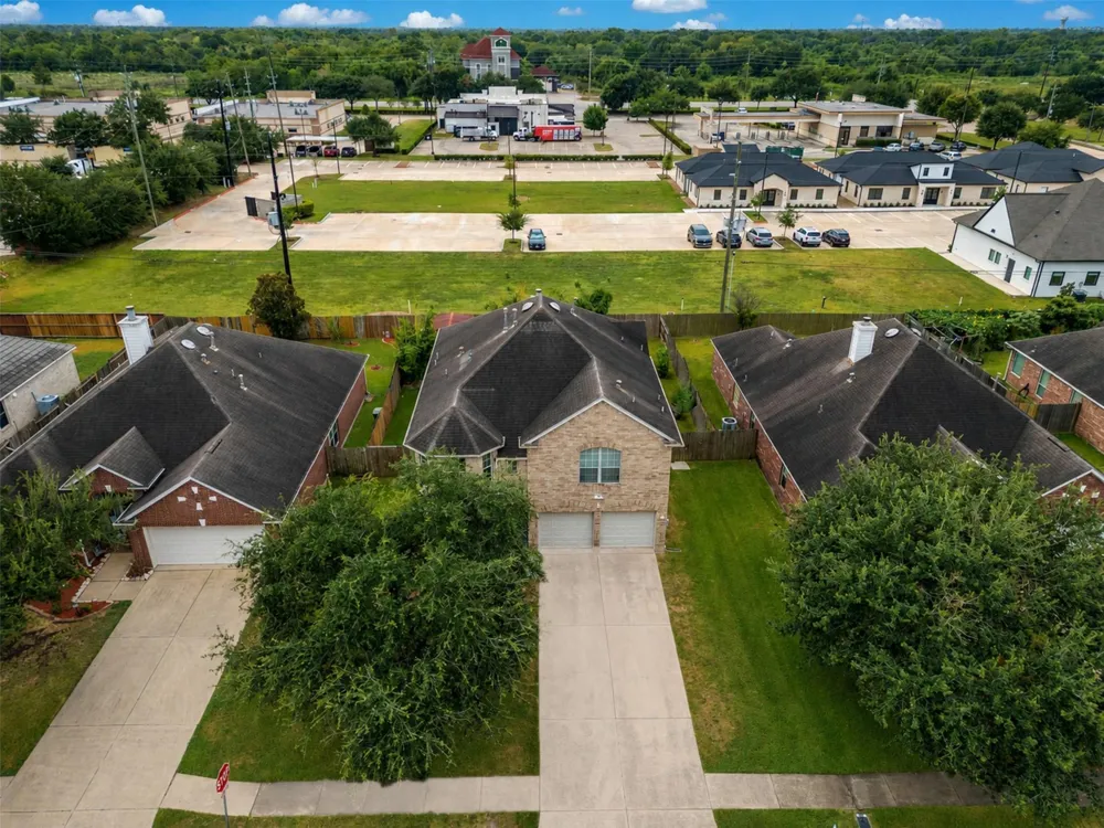 9102 Sunrise Trl Pearland, TX 77584