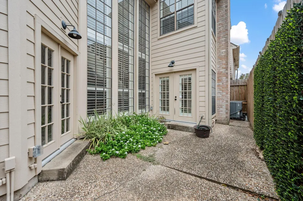 2514 Potomac Drive #B Houston, TX 77057