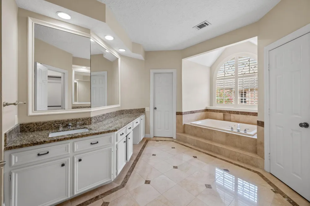 2514 Potomac Drive #B Houston, TX 77057