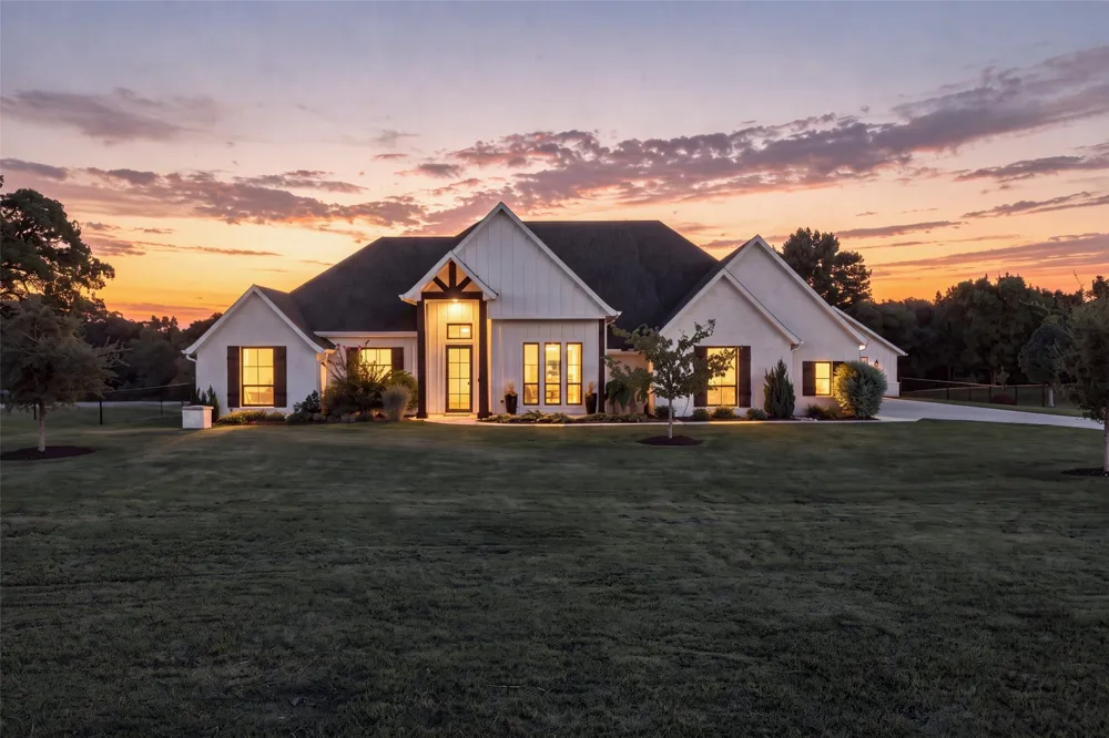 1072 Paradise Parkway Poolville, TX 76487