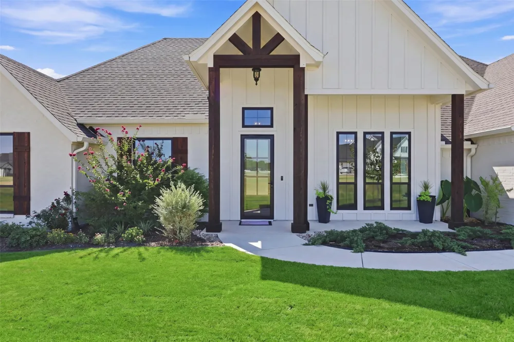 1072 Paradise Parkway Poolville, TX 76487