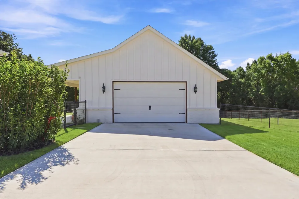 1072 Paradise Parkway Poolville, TX 76487