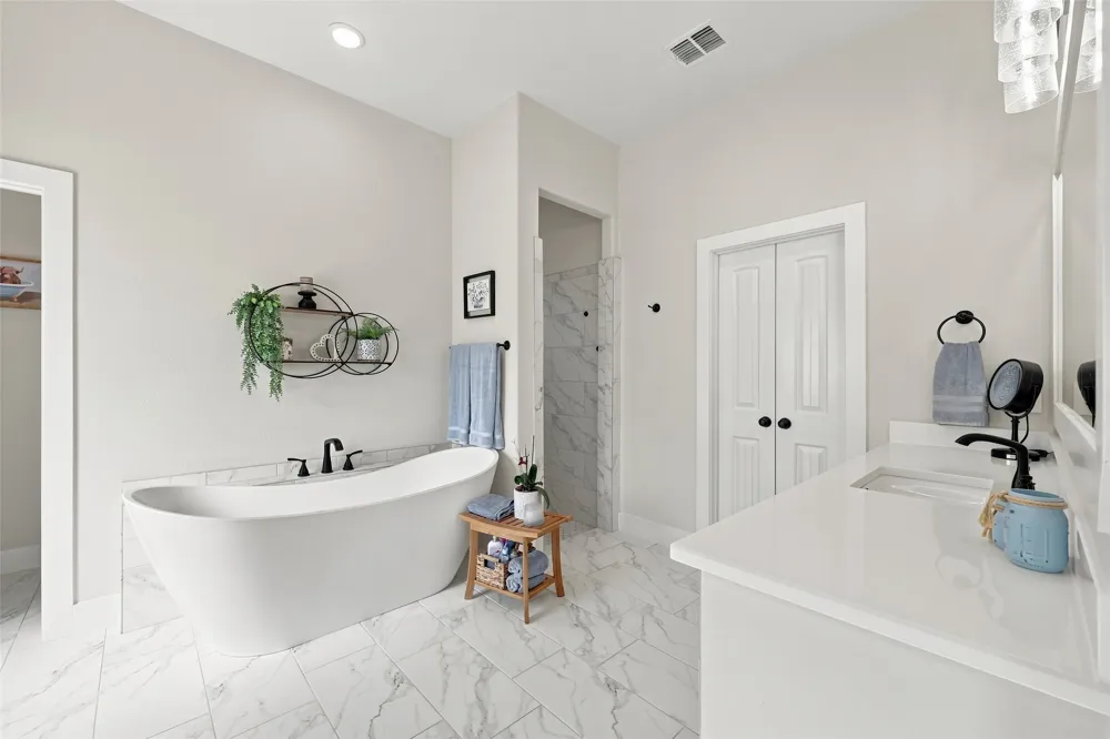 1072 Paradise Parkway Poolville, TX 76487