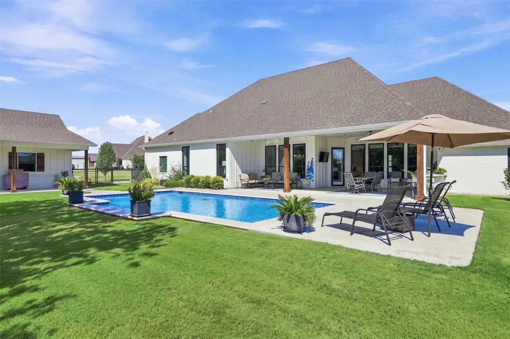 1072 Paradise Parkway Poolville, TX 76487