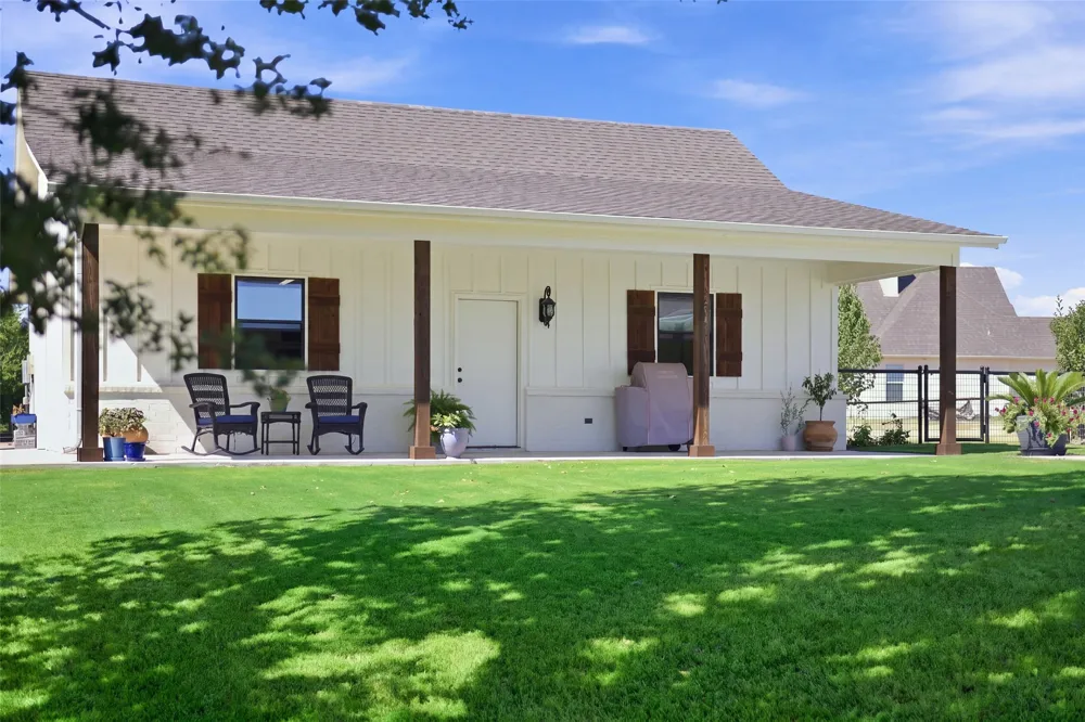 1072 Paradise Parkway Poolville, TX 76487