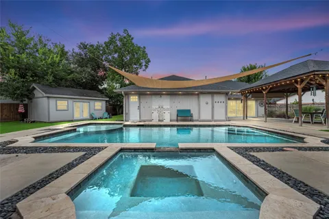 2418 Pebbledowne Circle