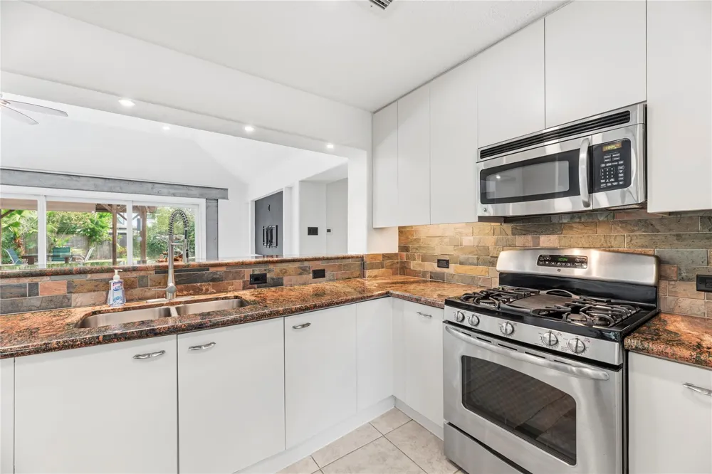 2418 Pebbledowne Circle Sugar Land, TX 77478