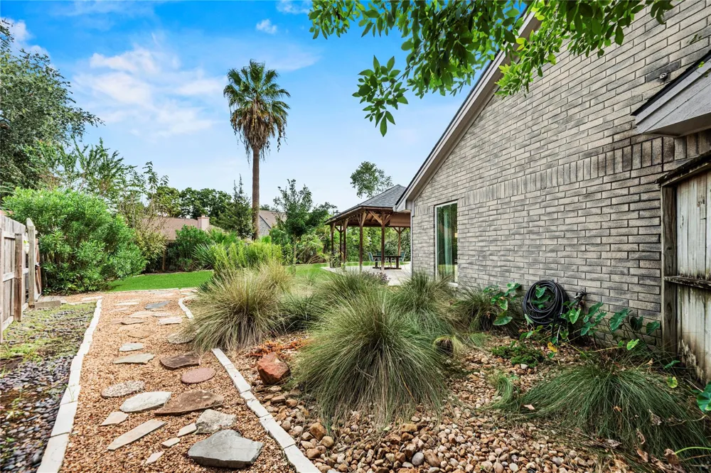 2418 Pebbledowne Circle Sugar Land, TX 77478