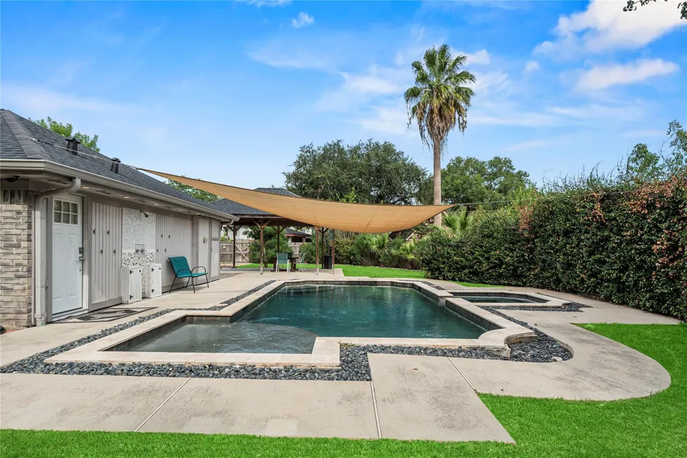2418 Pebbledowne Circle Sugar Land, TX 77478