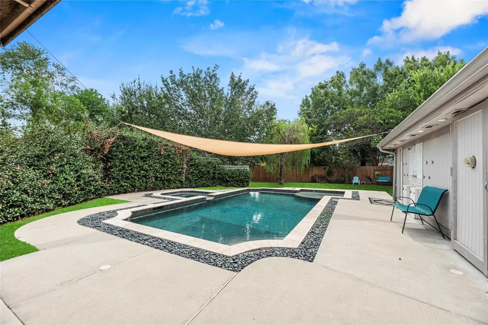 2418 Pebbledowne Circle Sugar Land, TX 77478
