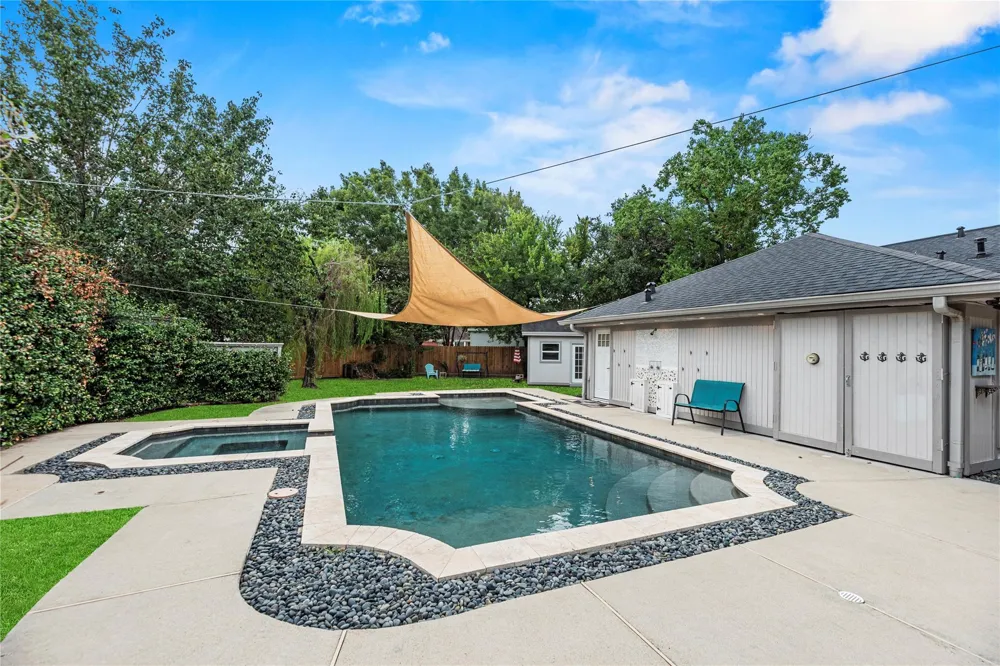 2418 Pebbledowne Circle Sugar Land, TX 77478