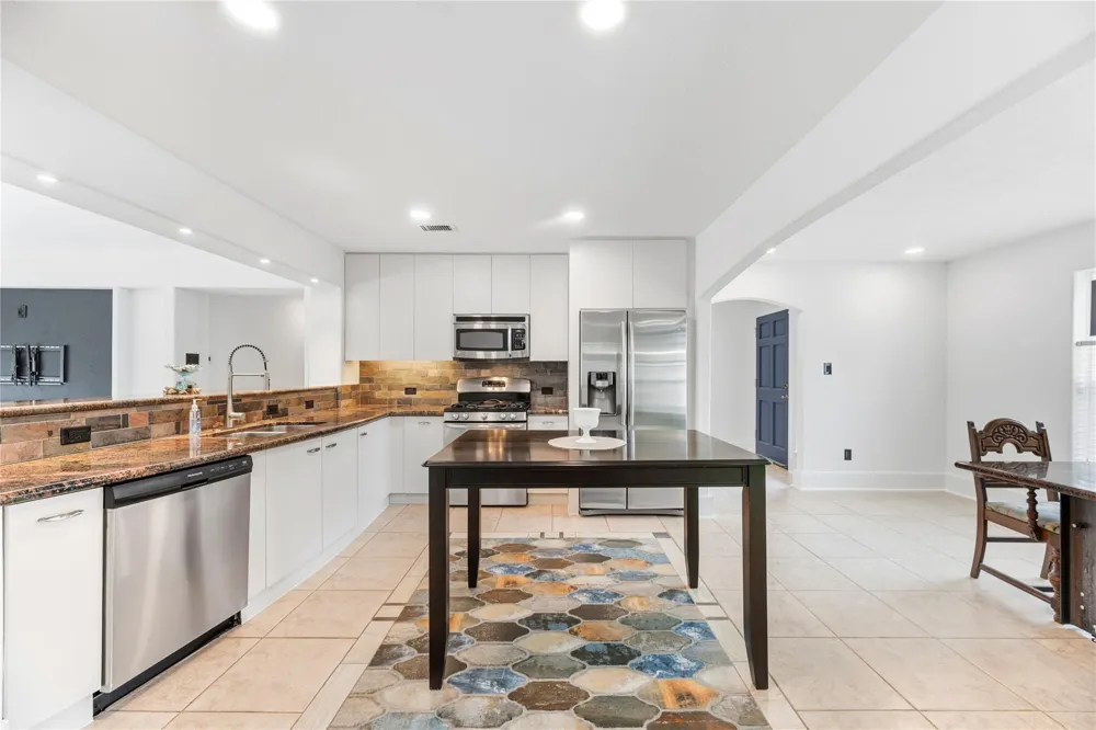 2418 Pebbledowne Circle Sugar Land, TX 77478