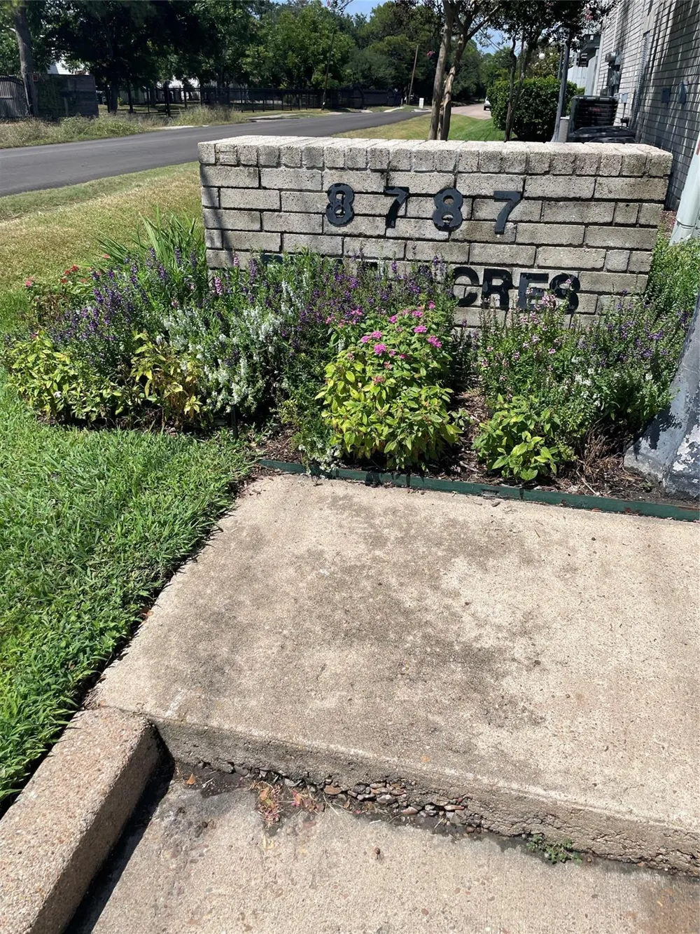 8787 Brae Acres Road #401 Houston, TX 77074
