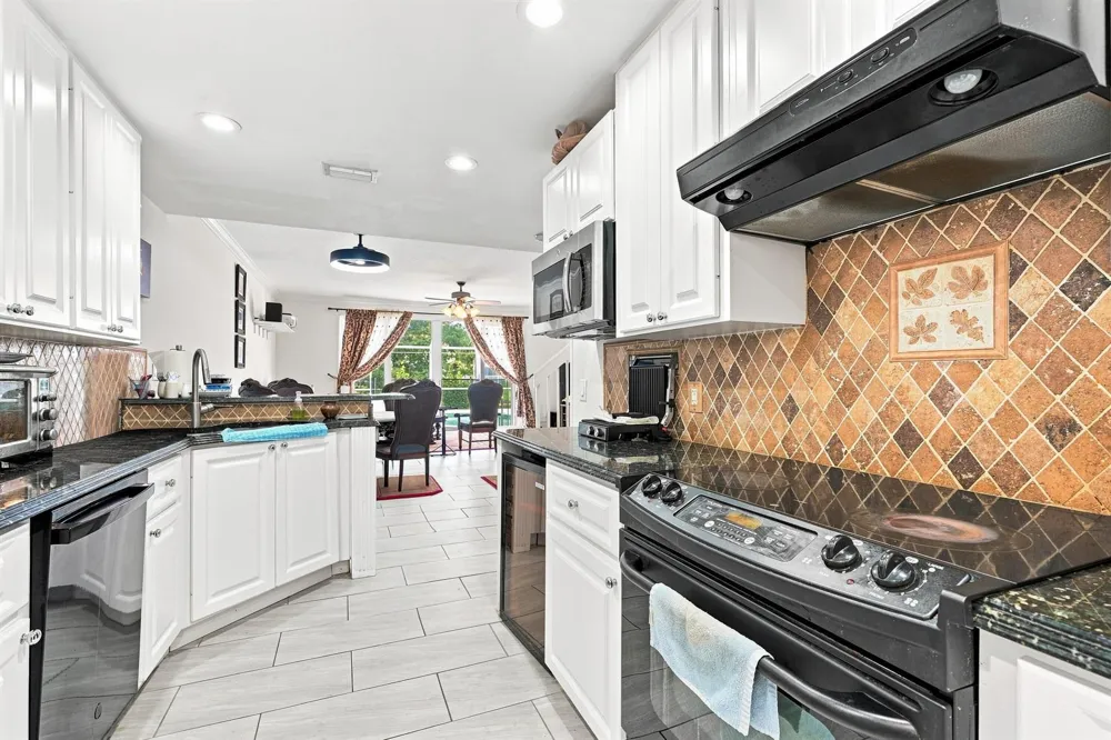 337 Salinas Drive Palm Beach Gardens, FL 33410