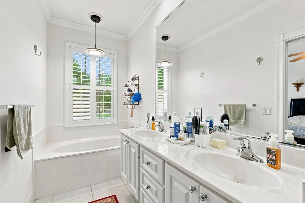 337 Salinas Drive Palm Beach Gardens, FL 33410