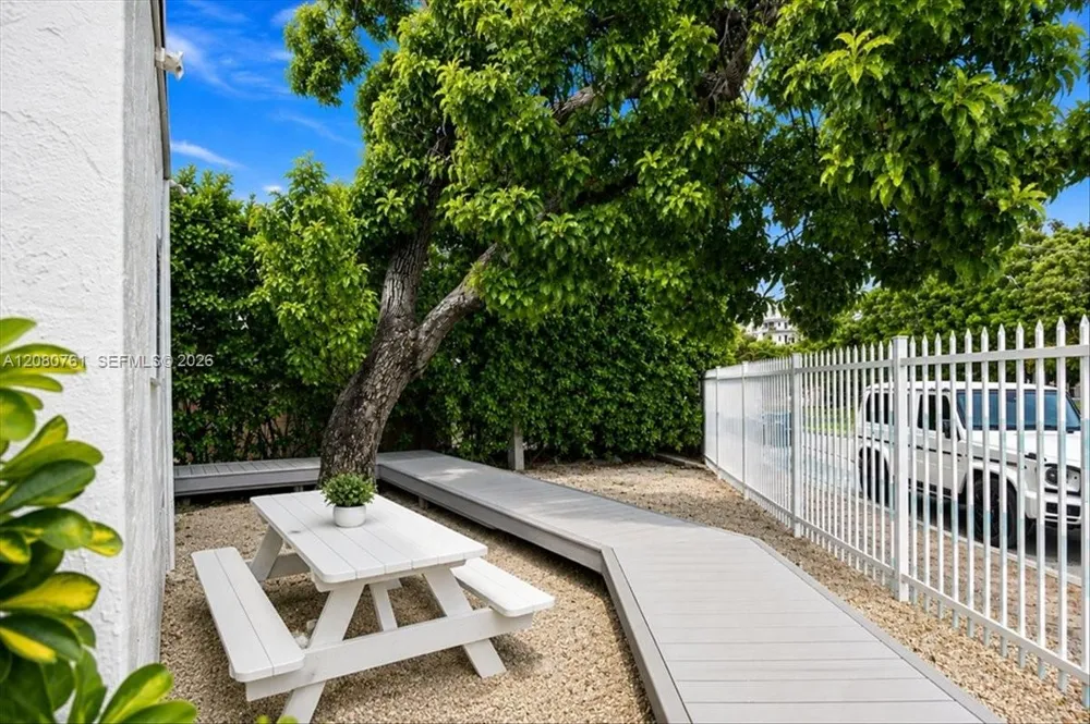 268 NW 34th St Miami, FL 33127