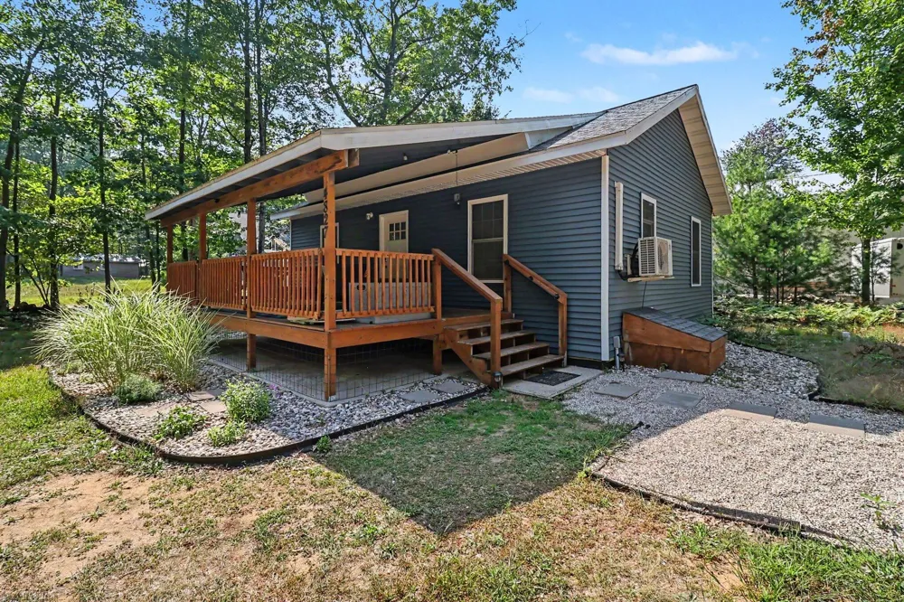 4827 Pine Avenue Mears, MI 49436
