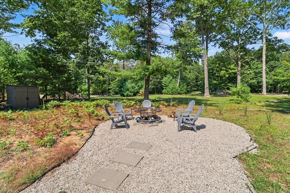 4827 Pine Avenue Mears, MI 49436