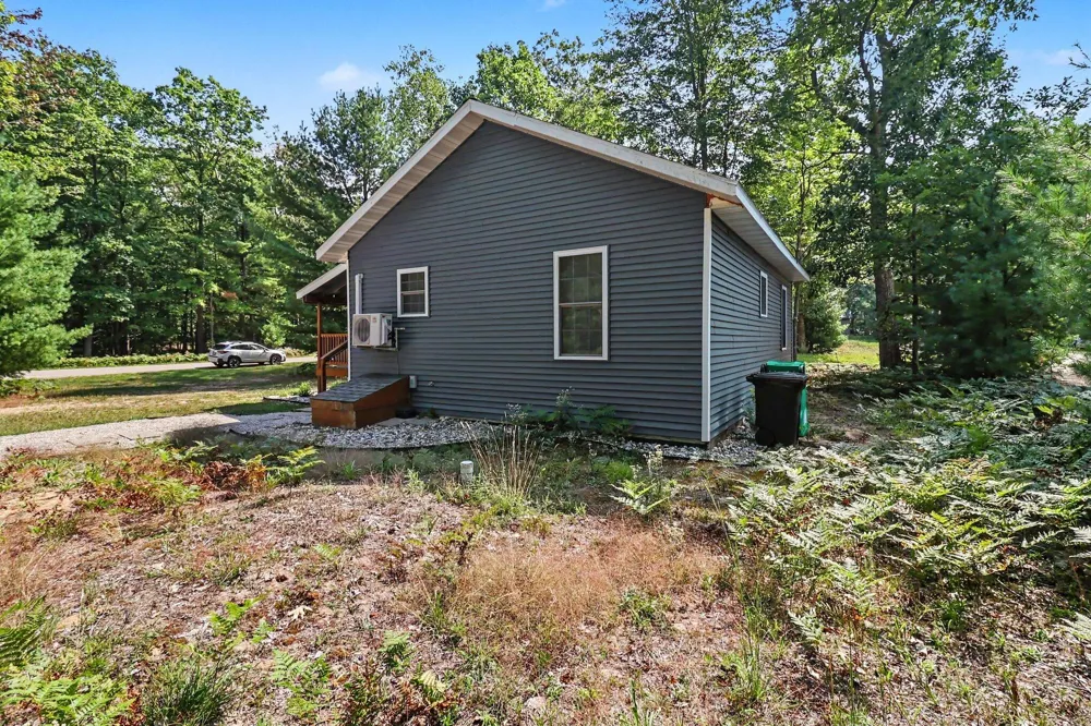 4827 Pine Avenue Mears, MI 49436