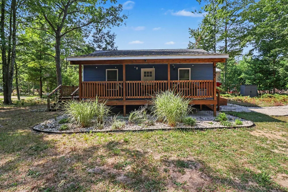 4827 Pine Avenue Mears, MI 49436