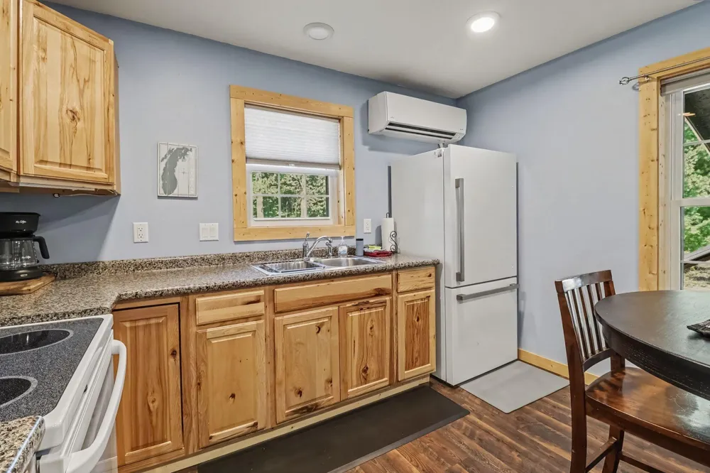 4827 Pine Avenue Mears, MI 49436
