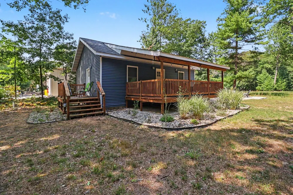 4827 Pine Avenue Mears, MI 49436