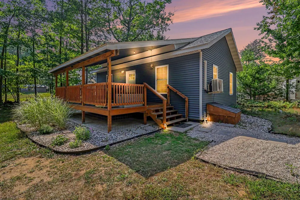 4827 Pine Avenue Mears, MI 49436