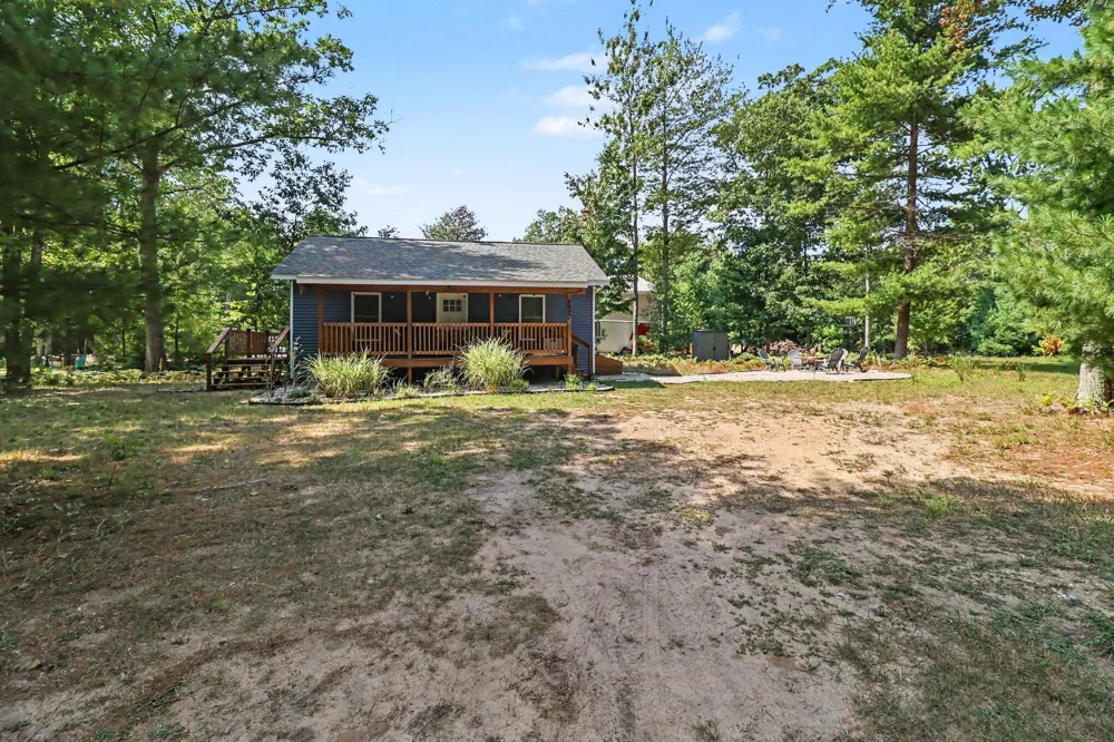 4827 Pine Avenue Mears, MI 49436