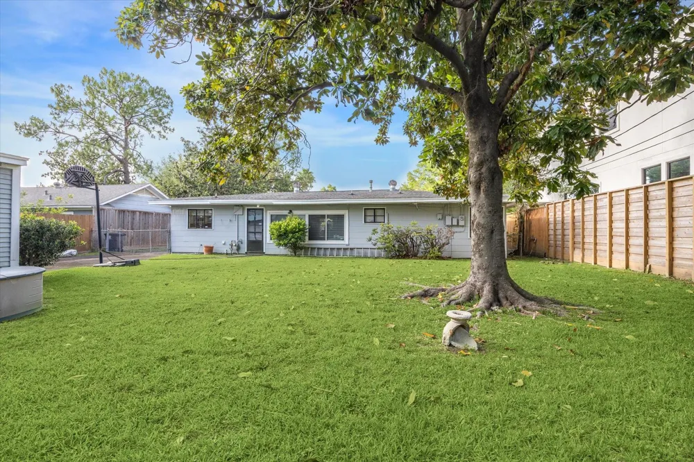 3825 Gramercy Street Houston, TX 77025